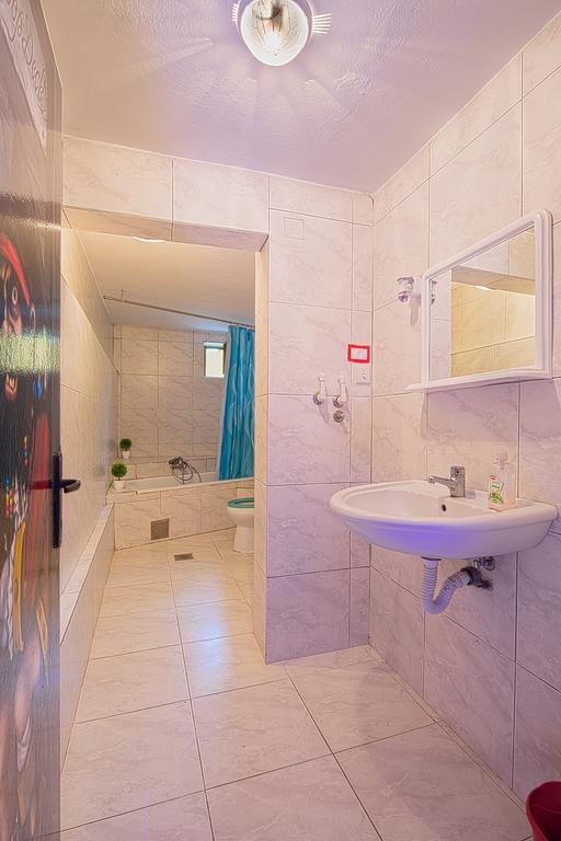 Хостел Pirate Backpackers Улцинь Экстерьер фото