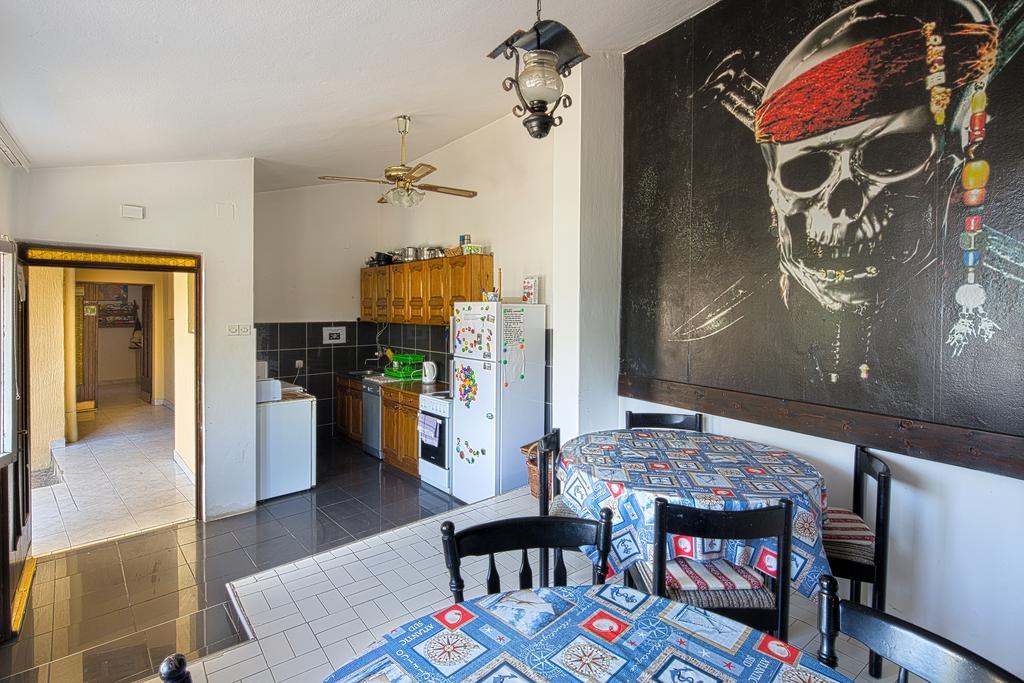 Хостел Pirate Backpackers Улцинь Экстерьер фото